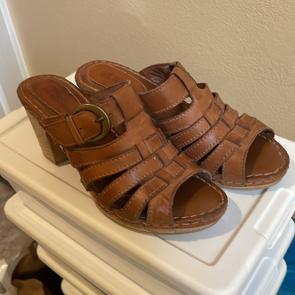 6.5 White Mountain Terrace Brown Leather Heeled Sandals